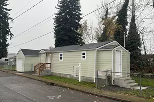 890 25th St SE, Salem, OR 97301 - Photo 2