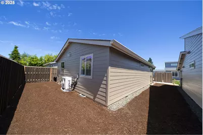 12246 Meadowlawn Dr, Oregon City, OR 97045 - Photo 20