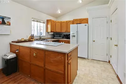 953 W 17th Ave, Junction City, OR 97448 - Photo 16