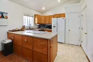 953 W 17th Ave, Junction City, OR 97448 - Photo 16