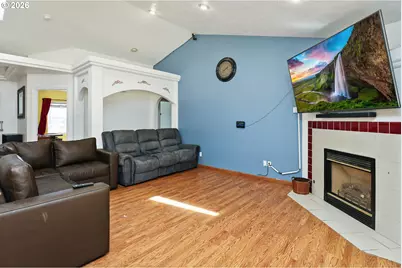 953 W 17th Ave, Junction City, OR 97448 - Photo 4