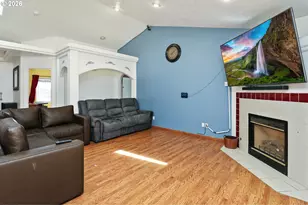 953 W 17th Ave, Junction City, OR 97448 - Photo 4