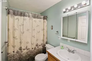 953 W 17th Ave, Junction City, OR 97448 - Photo 8