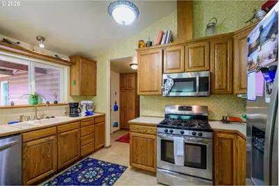 130 Washburn St, Brownsville, OR 97327 - Photo 4
