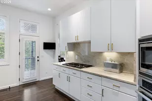 1941 SW Montgomery Pl, Portland, OR 97201 - Photo 12