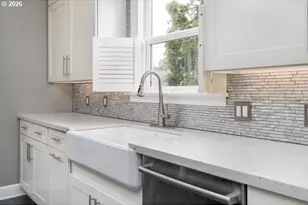 909 Center St, Oregon City, OR 97045 - Photo 14