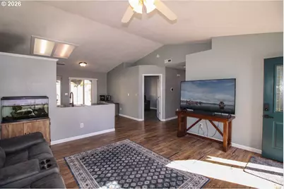 312 S Magnolia St, Cornelius, OR 97113 - Photo 4