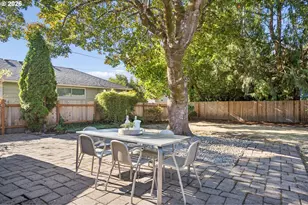 11905 SW Douglas St, Portland, OR 97225 - Photo 32