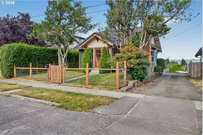 2557 Liberty St, North Bend, OR 97459 - Photo 2