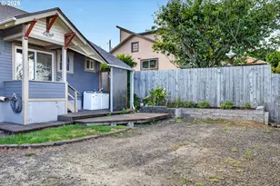 2557 Liberty St, North Bend, OR 97459 - Photo 38