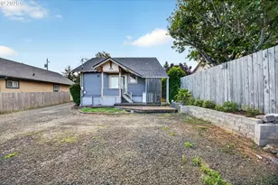 2557 Liberty St, North Bend, OR 97459 - Photo 42