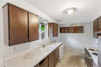 13137 SE Francis St, Portland, OR 97236 - Photo 8
