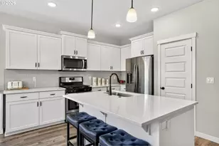 4233 E Willakenzie St, Newberg, OR 97132 - Photo 12