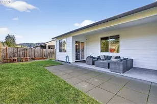 4233 E Willakenzie St, Newberg, OR 97132 - Photo 32