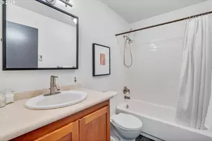 2301 SE Caruthers St, Portland, OR 97214 - Photo 18