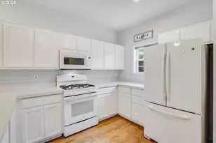 6148 S Virginia Ave, Portland, OR 97239 - Photo 10