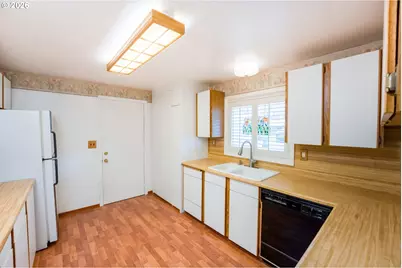 13039 NE Schuyler St, Portland, OR 97230 - Photo 14