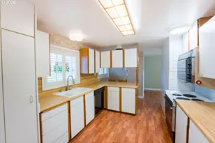 13039 NE Schuyler St, Portland, OR 97230 - Photo 16