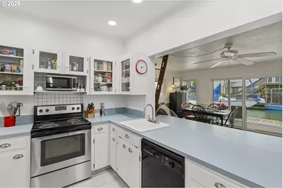 535 NE Bridgeton Rd #5, Portland, OR 97211 - Photo 16