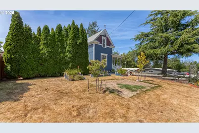 2206 Marion St, North Bend, OR 97459 - Photo 2