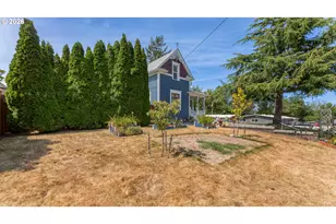 2206 Marion St, North Bend, OR 97459 - Photo 2