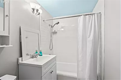 233 Howard Ave, Eugene, OR 97404 - Photo 14