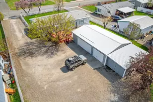 775 4th St, Baker City, OR 97814 - Photo 2