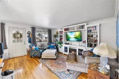 300 W Clackamas Cir, Woodburn, OR 97071 - Photo 8