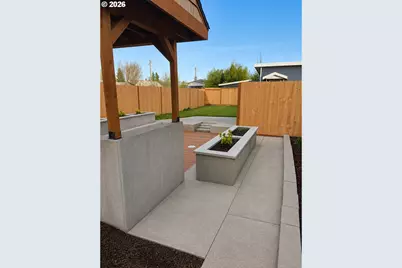 375 17th St, Springfield, OR 97477 - Photo 22