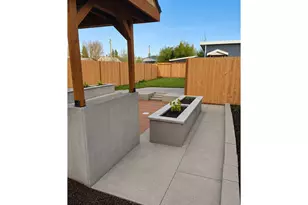 375 17th St, Springfield, OR 97477 - Photo 22