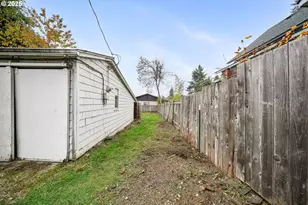 810 Johnson Ave, Cottage Grove, OR 97424 - Photo 16