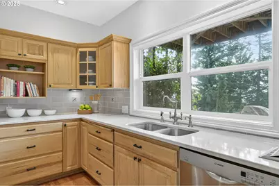 8452 NW Timber Ridge Ct, Portland, OR 97229 - Photo 12