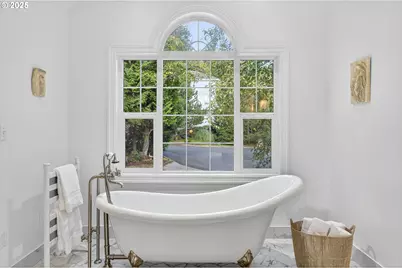 8452 NW Timber Ridge Ct, Portland, OR 97229 - Photo 24