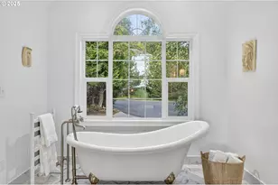 8452 NW Timber Ridge Ct, Portland, OR 97229 - Photo 24