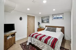 10361 NE Sacramento St, Portland, OR 97220 - Photo 28