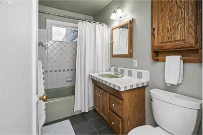 10361 NE Sacramento St, Portland, OR 97220 - Photo 24