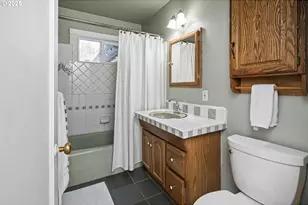 10361 NE Sacramento St, Portland, OR 97220 - Photo 24