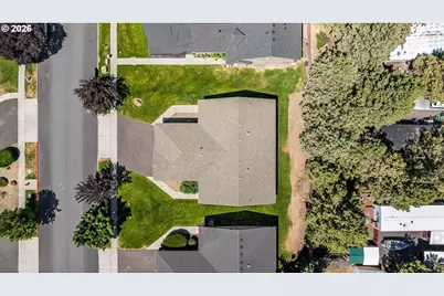 726 NE Savannah Dr, Bend, OR 97701 - Photo 6