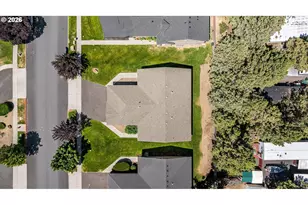 726 NE Savannah Dr, Bend, OR 97701 - Photo 6
