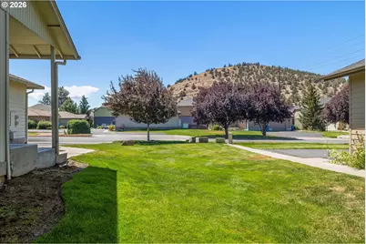 726 NE Savannah Dr, Bend, OR 97701 - Photo 12