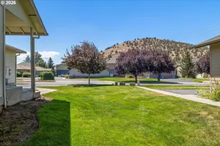 726 NE Savannah Dr, Bend, OR 97701 - Photo 12