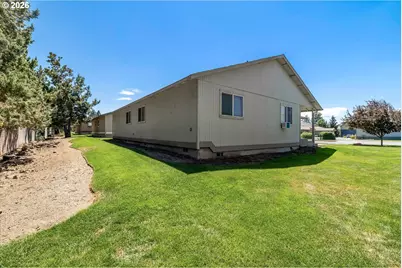 726 NE Savannah Dr, Bend, OR 97701 - Photo 14