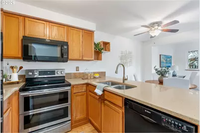 808 9th St, Hood River, OR 97031 - Photo 10