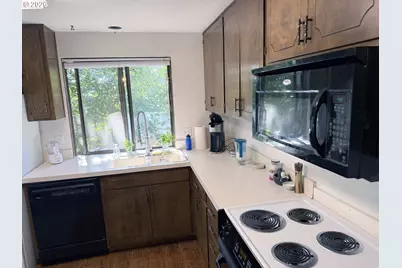 3616 Wilshire Ln, Eugene, OR 97405 - Photo 8