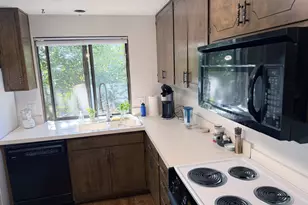 3616 Wilshire Ln, Eugene, OR 97405 - Photo 8