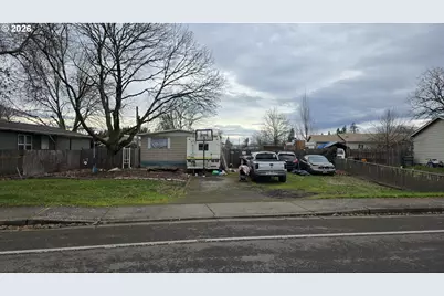 530 S 6th St, Harrisburg, OR 97446 - Photo 1