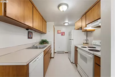 11490 SW Crown Dr #2, King City, OR 97224 - Photo 12