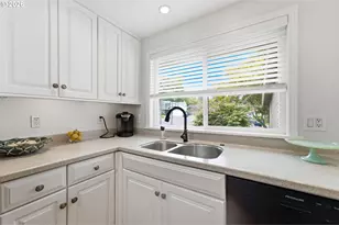 4437 NW Metolius Ct, Portland, OR 97229 - Photo 18