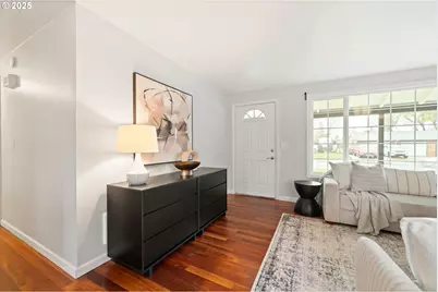 1948 NE Sunrise Ln, Hillsboro, OR 97124 - Photo 2