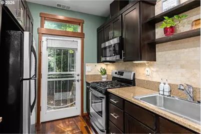 5005 SW View Point Ter, Portland, OR 97239 - Photo 10